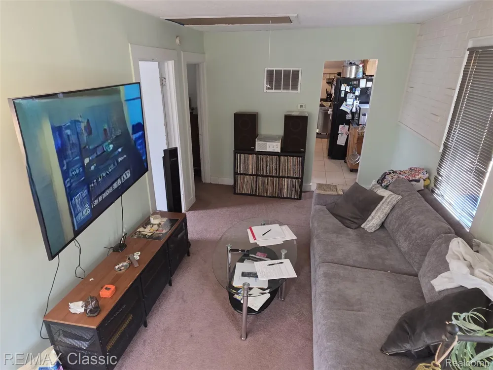 324 W Hudson Avenue Madison Heights City, MI 48071
