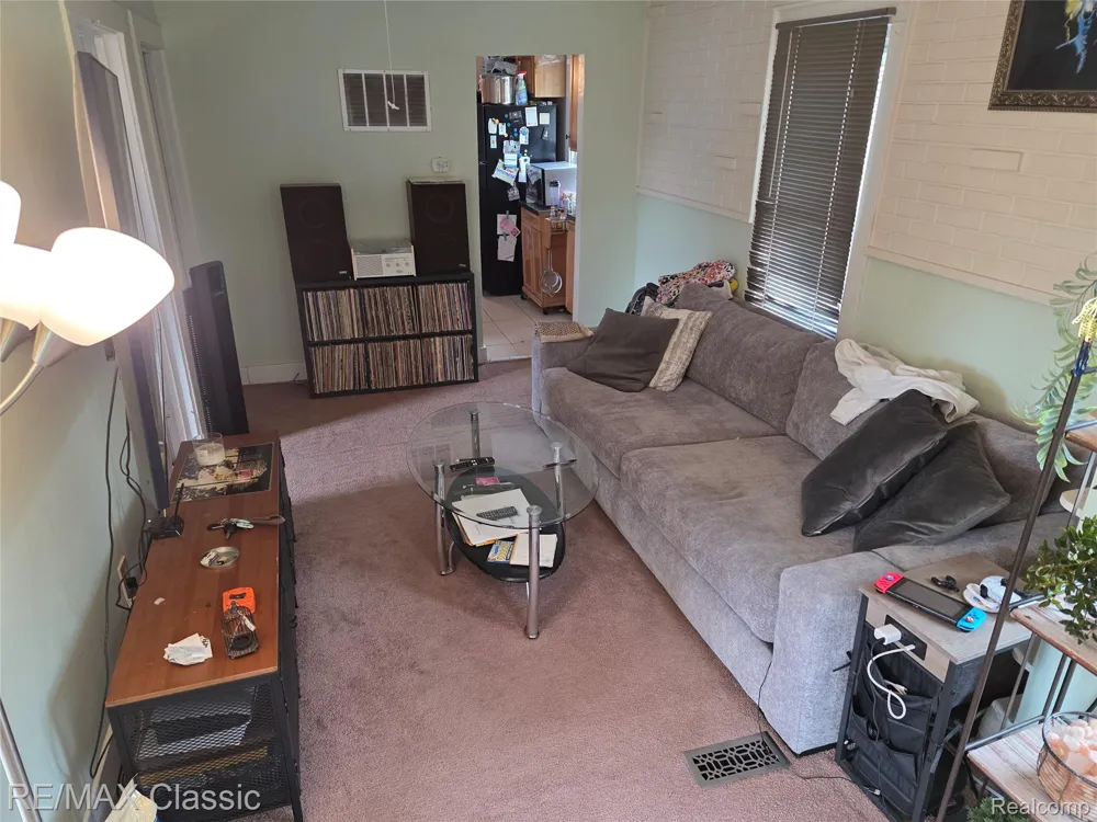 324 W Hudson Avenue Madison Heights City, MI 48071
