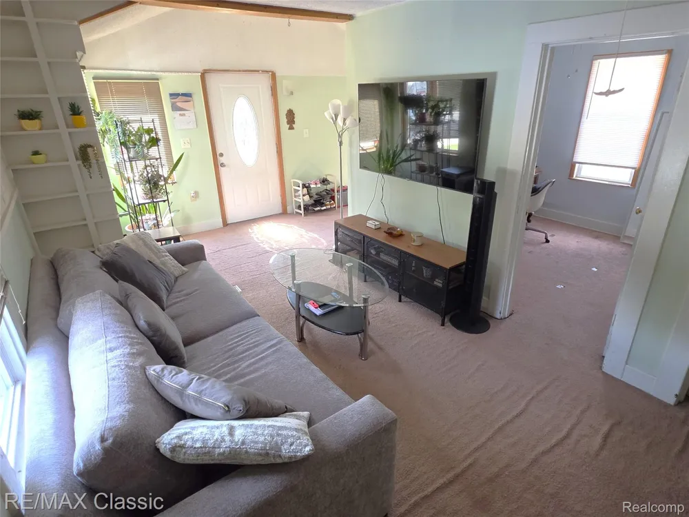 324 W Hudson Avenue Madison Heights City, MI 48071