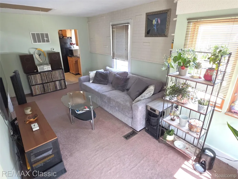 324 W Hudson Avenue Madison Heights City, MI 48071