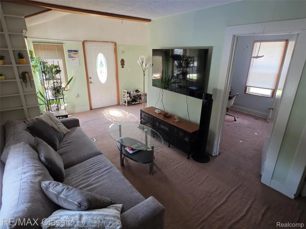 324 W Hudson Avenue Madison Heights City, MI 48071