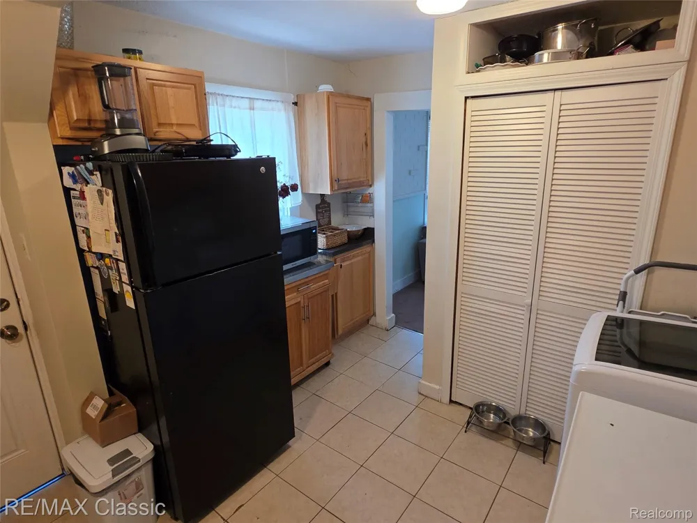 324 W Hudson Avenue Madison Heights City, MI 48071