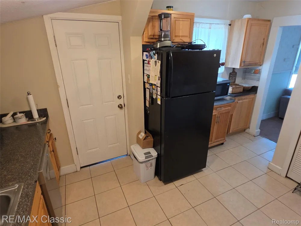 324 W Hudson Avenue Madison Heights City, MI 48071