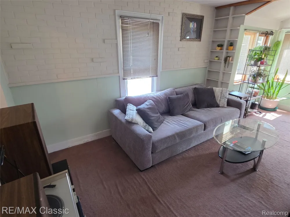 324 W Hudson Avenue Madison Heights City, MI 48071