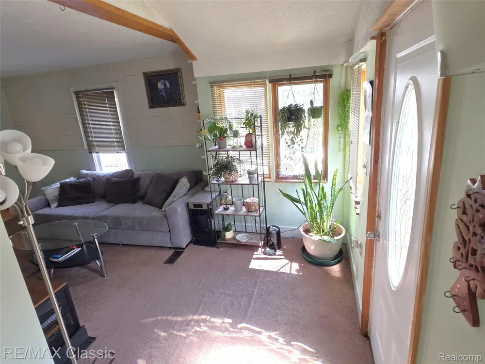 324 W Hudson Avenue Madison Heights City, MI 48071