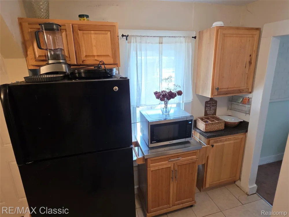 324 W Hudson Avenue Madison Heights City, MI 48071