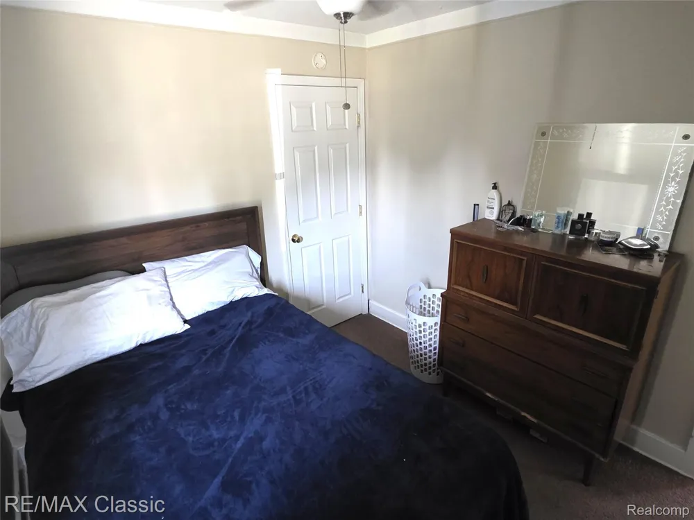 324 W Hudson Avenue Madison Heights City, MI 48071