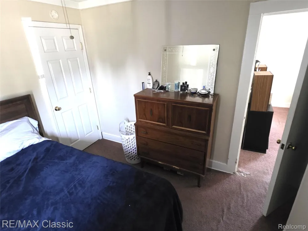 324 W Hudson Avenue Madison Heights City, MI 48071