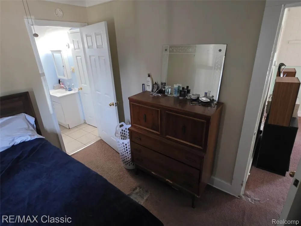 324 W Hudson Avenue Madison Heights City, MI 48071