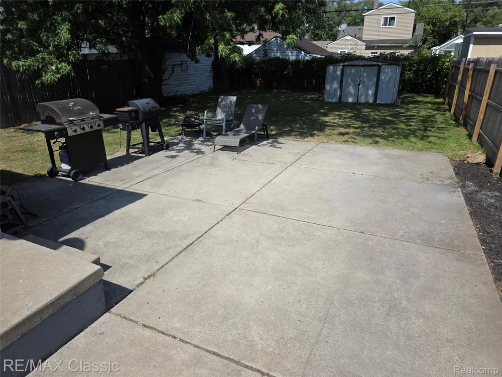 324 W Hudson Avenue Madison Heights City, MI 48071