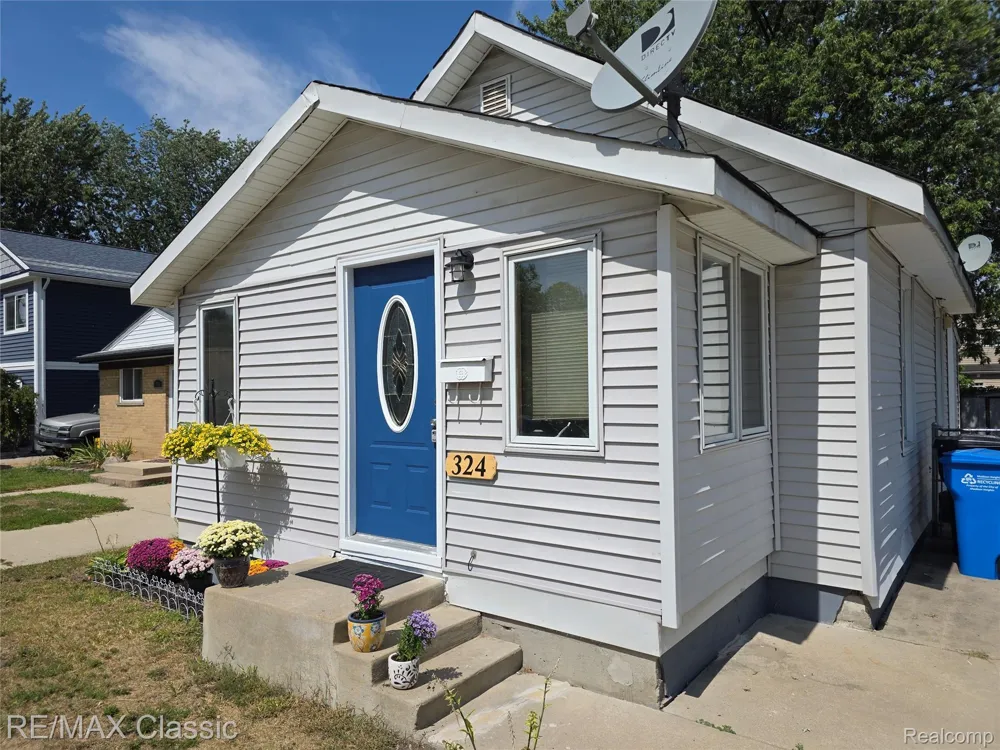 324 W Hudson Avenue Madison Heights City, MI 48071