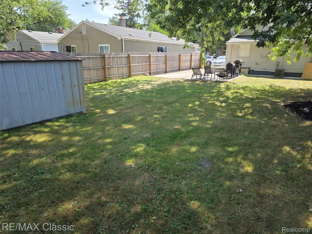 324 W Hudson Avenue Madison Heights City, MI 48071
