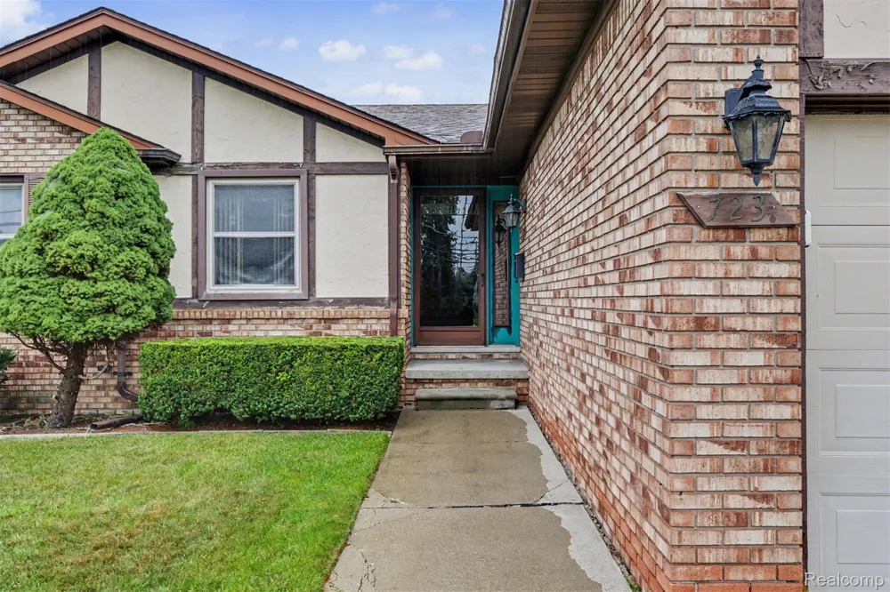 723 6th Street Wyandotte City, MI 48192