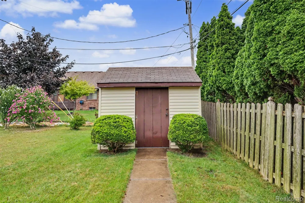 723 6th Street Wyandotte City, MI 48192
