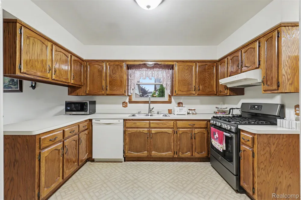 723 6th Street Wyandotte City, MI 48192