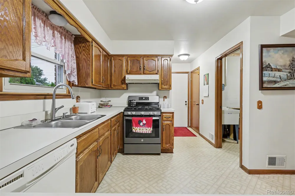 723 6th Street Wyandotte City, MI 48192