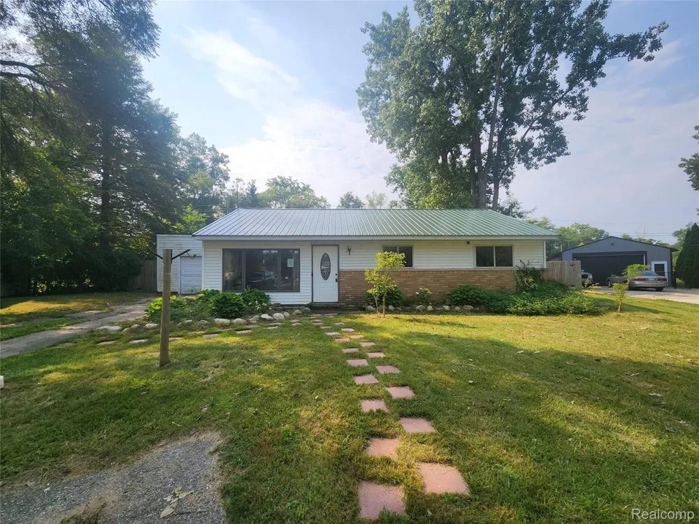 262 Betty Street Brandon Charter Township, MI 48462