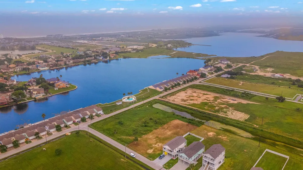 2445 103rd Street Galveston, TX 77554