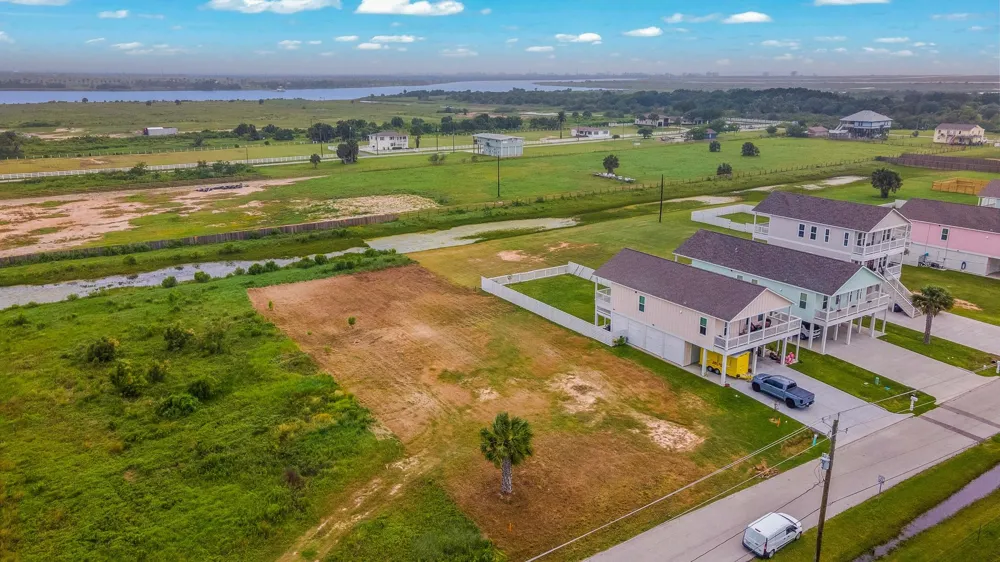 2445 103rd Street Galveston, TX 77554