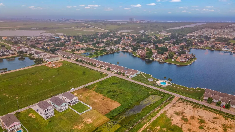 2445 103rd Street Galveston, TX 77554
