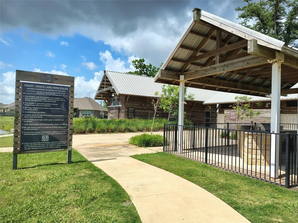 122 Water Grass Trail Clute, TX 77531