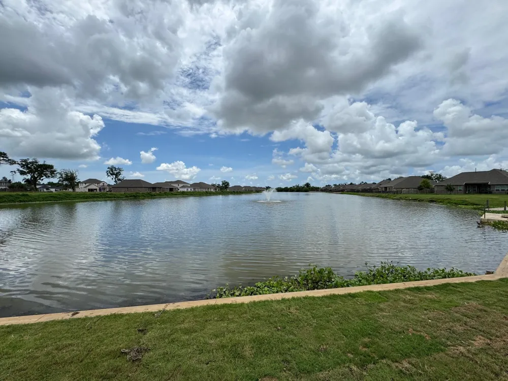 122 Water Grass Trail Clute, TX 77531