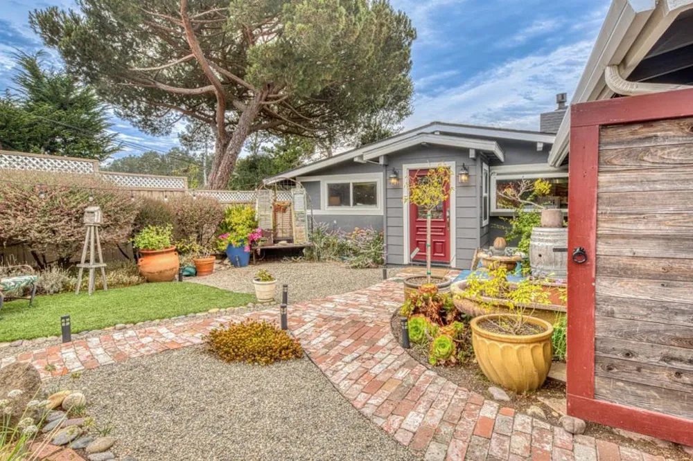 26085 S Carmel Hills Drive Carmel, CA 93923