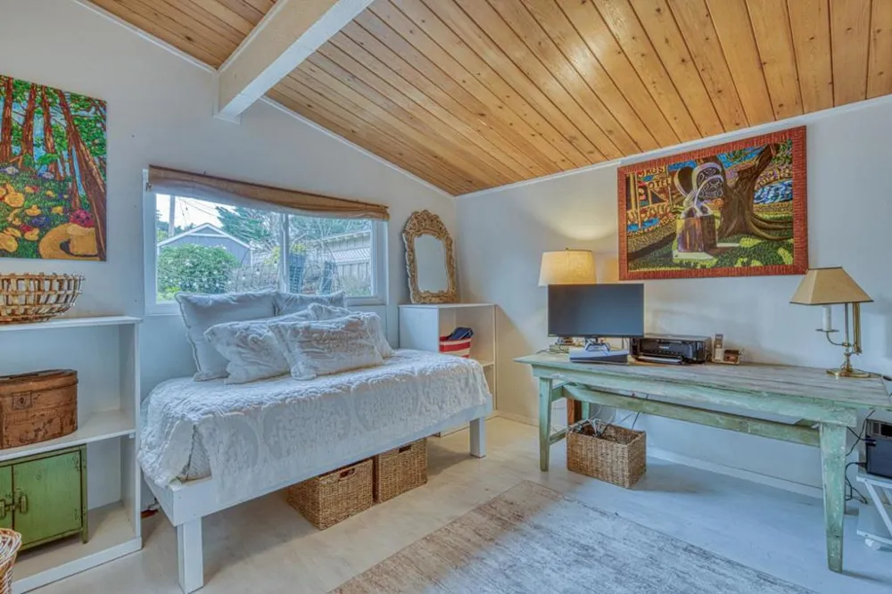 26085 S Carmel Hills Drive Carmel, CA 93923