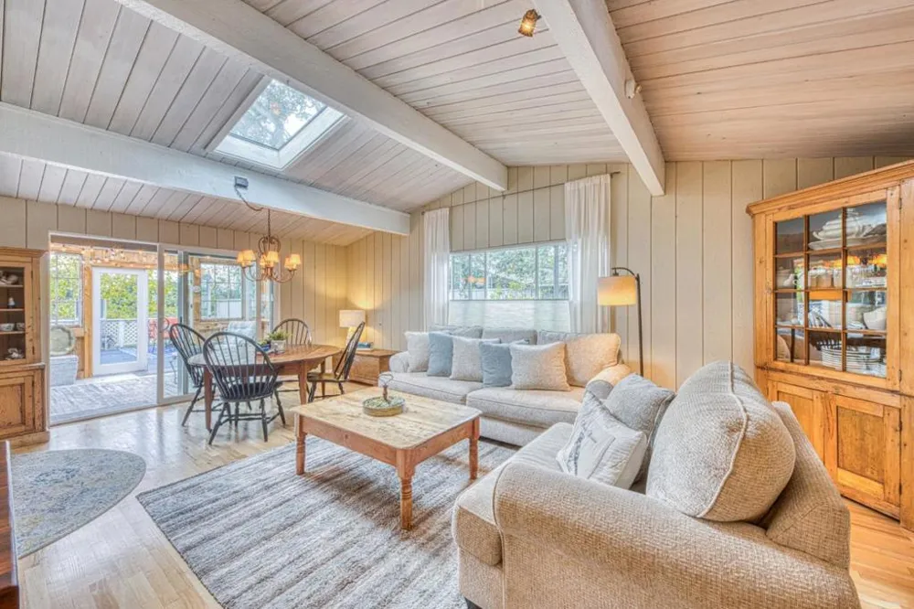 26085 S Carmel Hills Drive Carmel, CA 93923
