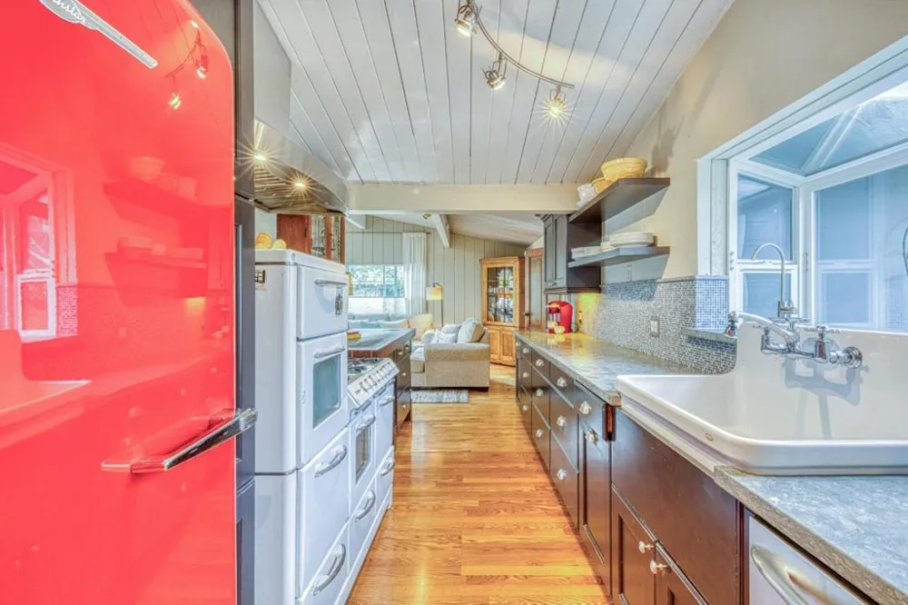 26085 S Carmel Hills Drive Carmel, CA 93923