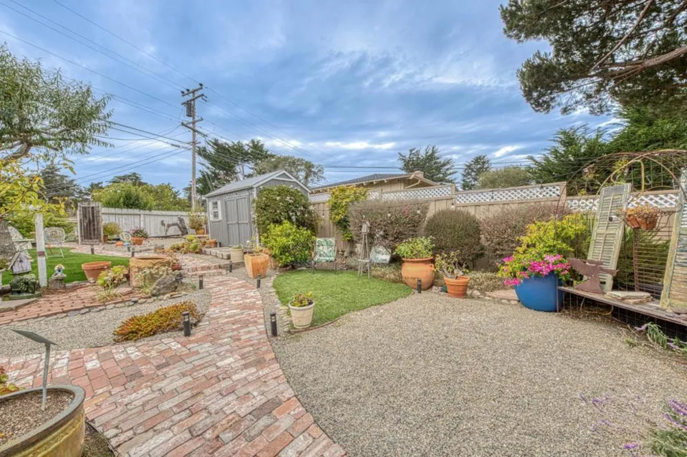 26085 S Carmel Hills Drive Carmel, CA 93923