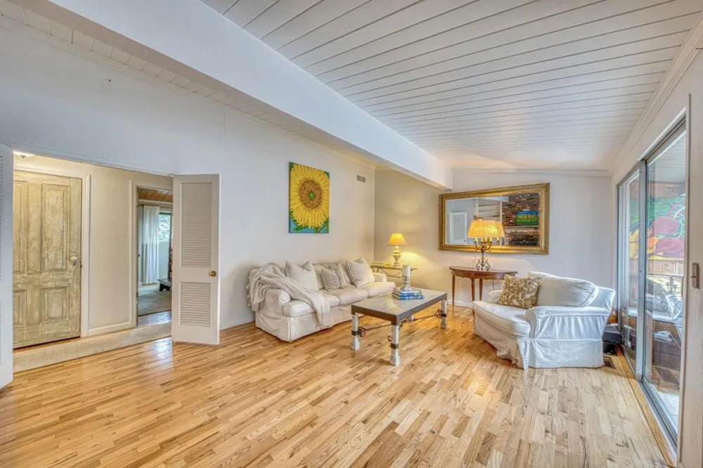 26085 S Carmel Hills Drive Carmel, CA 93923