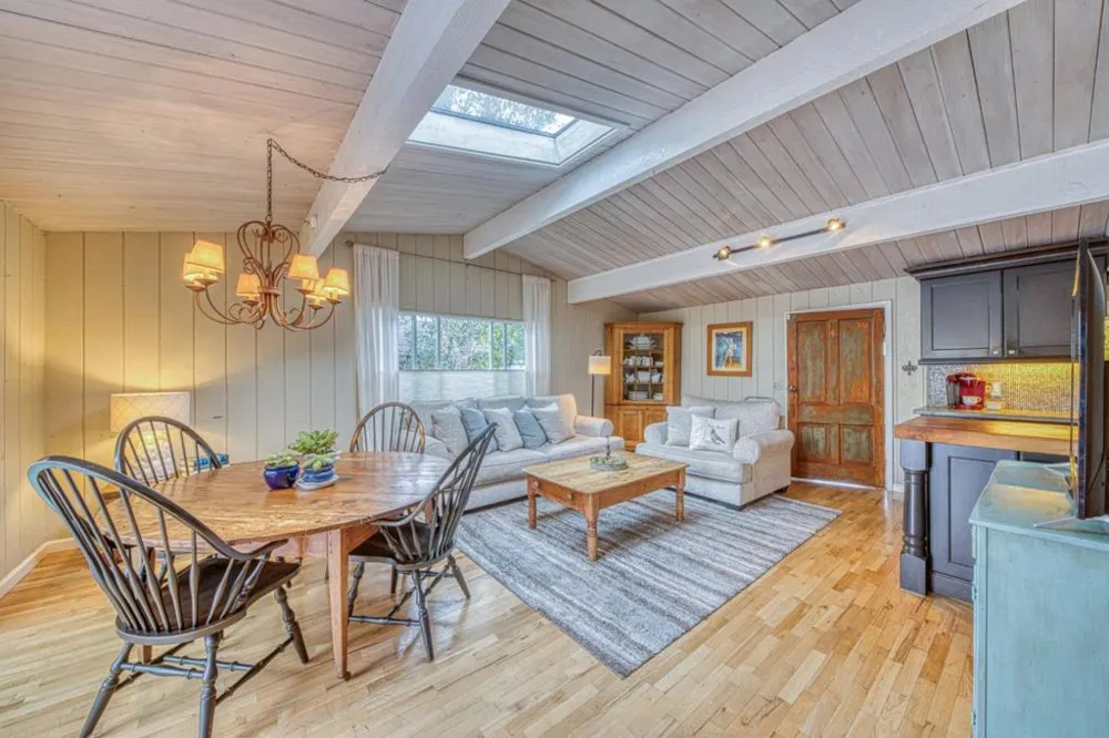 26085 S Carmel Hills Drive Carmel, CA 93923