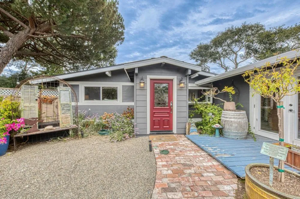 26085 S Carmel Hills Drive Carmel, CA 93923