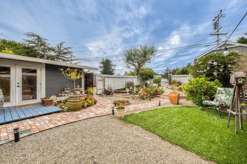 26085 S Carmel Hills Drive Carmel, CA 93923