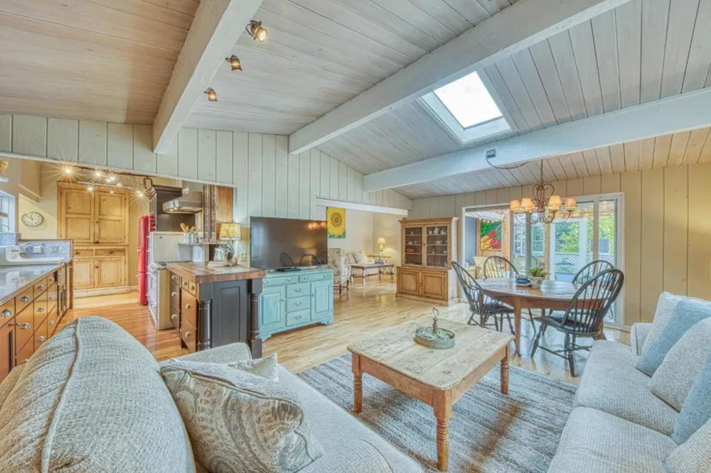 26085 S Carmel Hills Drive Carmel, CA 93923