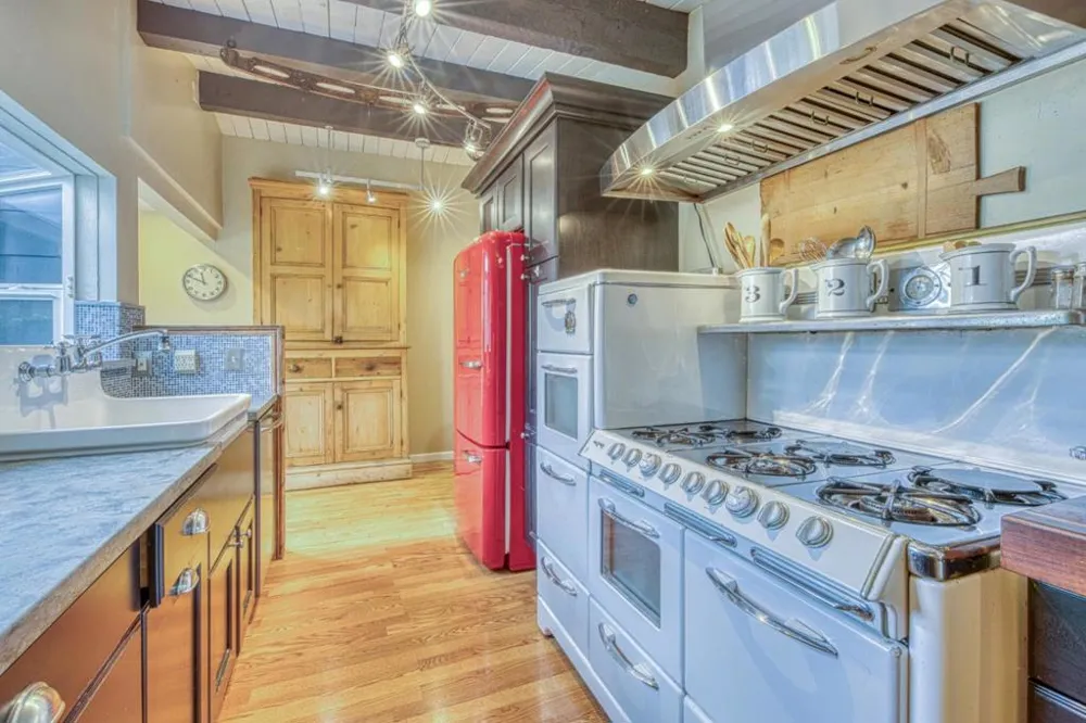 26085 S Carmel Hills Drive Carmel, CA 93923