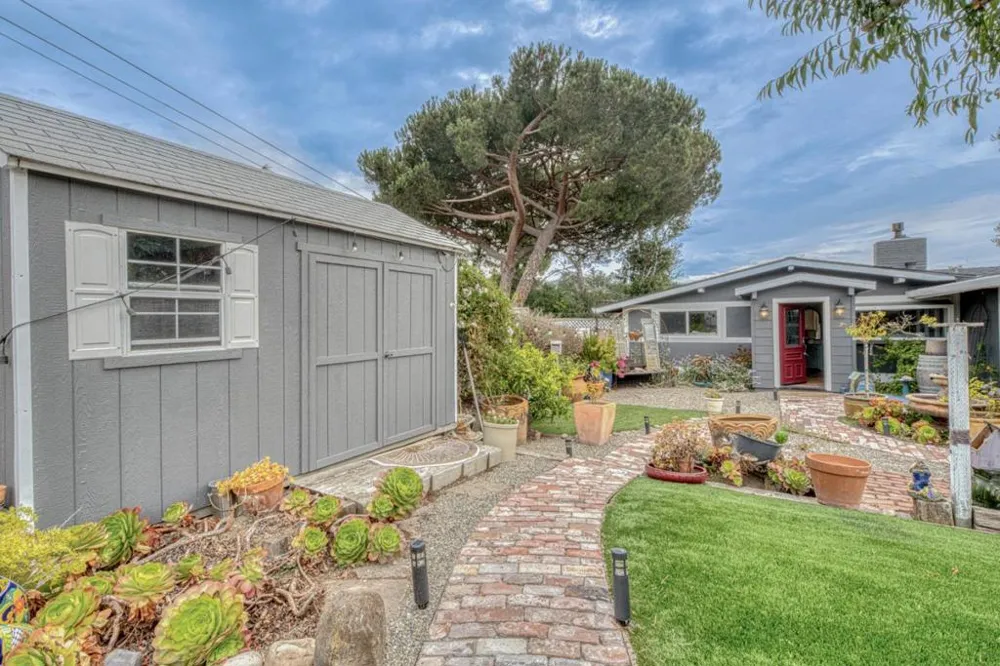 26085 S Carmel Hills Drive Carmel, CA 93923