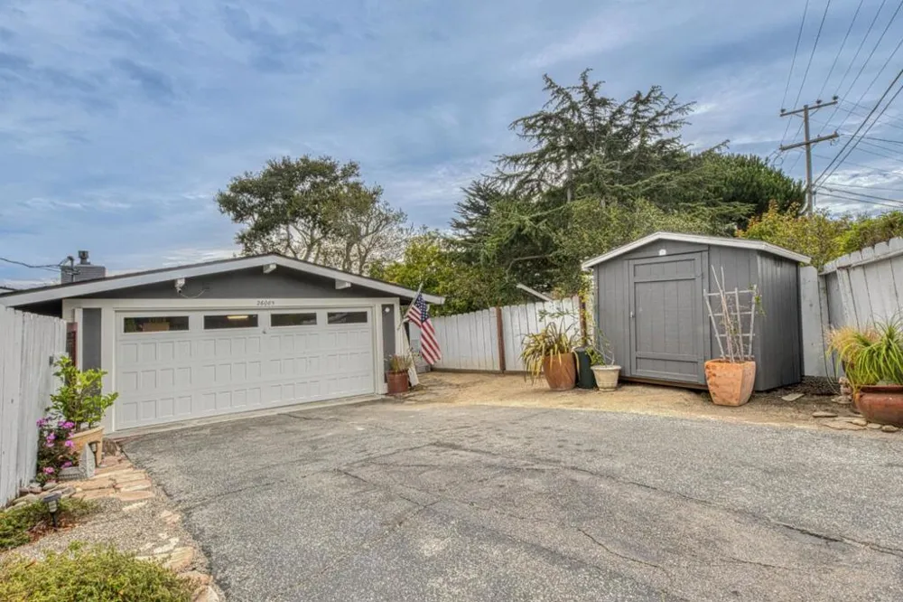 26085 S Carmel Hills Drive Carmel, CA 93923