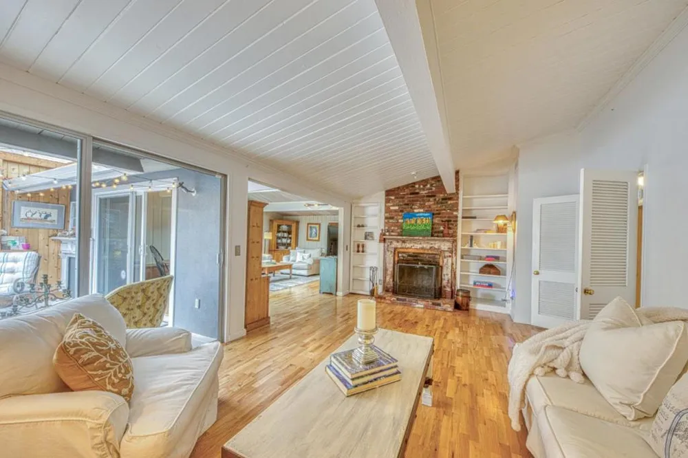 26085 S Carmel Hills Drive Carmel, CA 93923