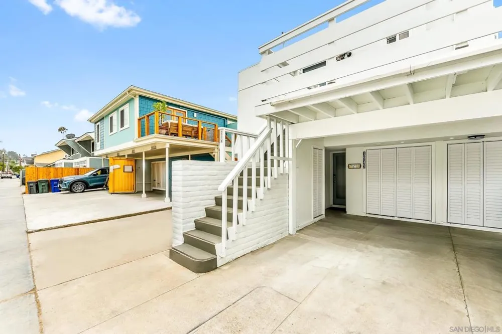 1943 Coast #A Del Mar, CA 92014