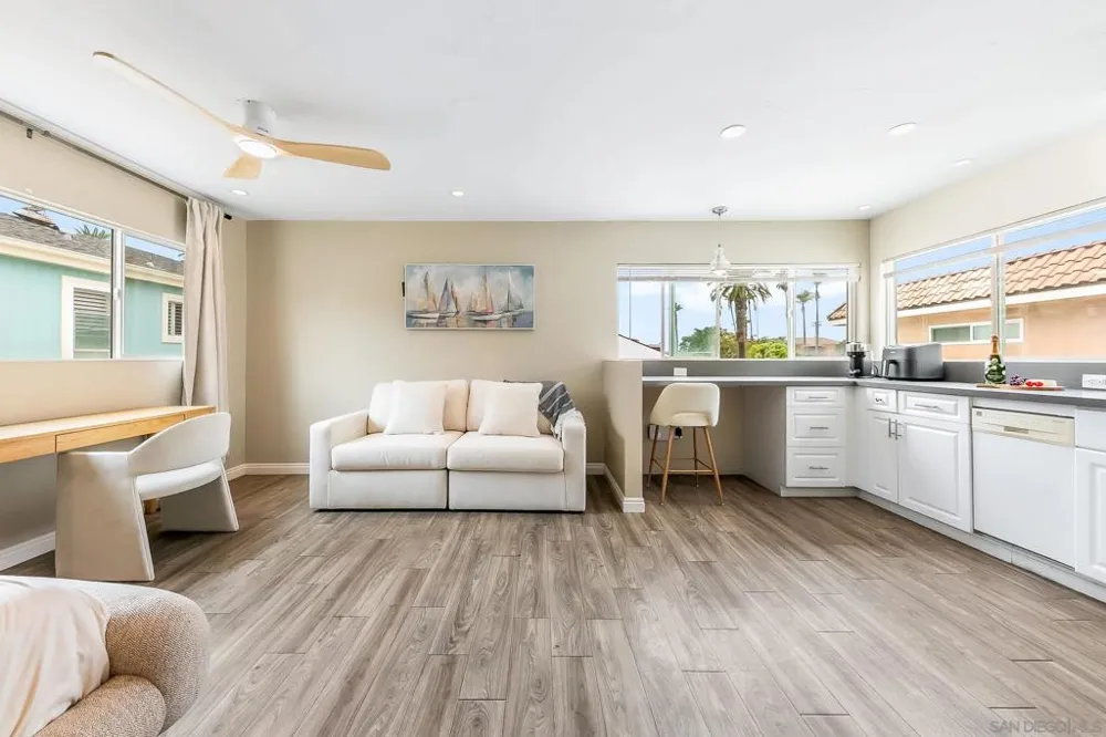 1943 Coast #A Del Mar, CA 92014