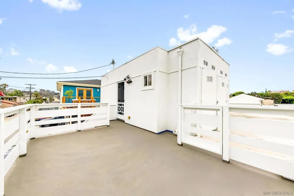 1943 Coast #A Del Mar, CA 92014