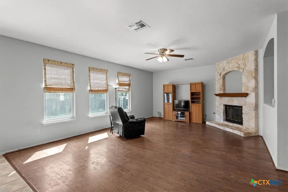 118 Rio Grande Drive Kyle, TX 78640