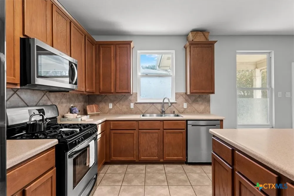 118 Rio Grande Drive Kyle, TX 78640