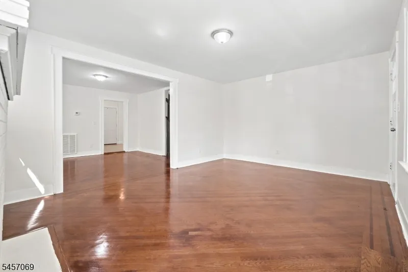 299 Smith St Newark City, NJ 07106