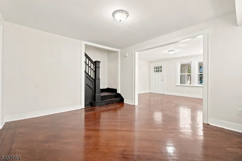 299 Smith St Newark City, NJ 07106