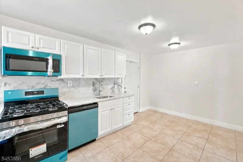 299 Smith St Newark City, NJ 07106