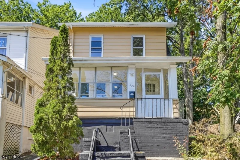 299 Smith St Newark City, NJ 07106