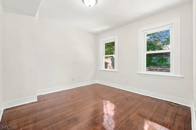 299 Smith St Newark City, NJ 07106